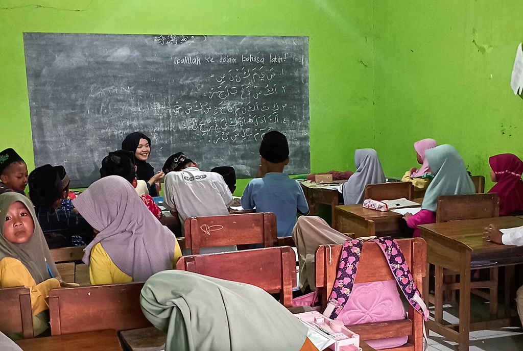 GURU (DIGUGU LAN DITIRU) ATAUKAH GURU (DIGUYU LAN DITINGGAL TURU)?