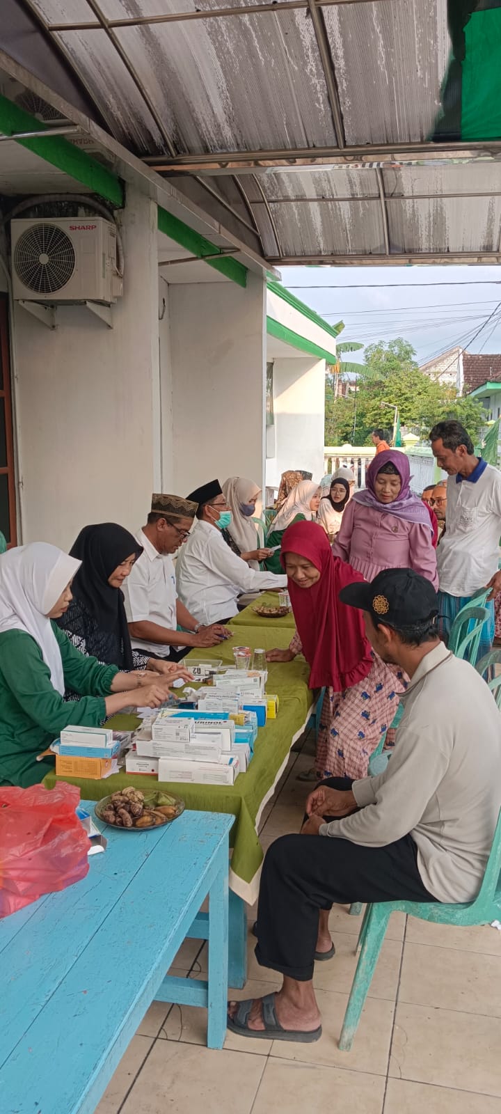 Pengobatan Gratis kerjasama MWCNU Lamongan, RSI Nashrul Ummah dan D3 Kebidanan